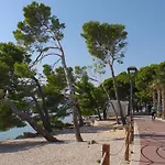 Gemuetliche Mit Terrasse In Bidol By Interhome Апартаменты Макарска