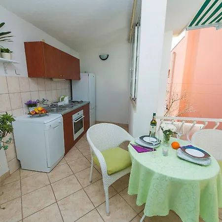 아파트 Gemuetliche Mit Terrasse In Bidol By Interhome